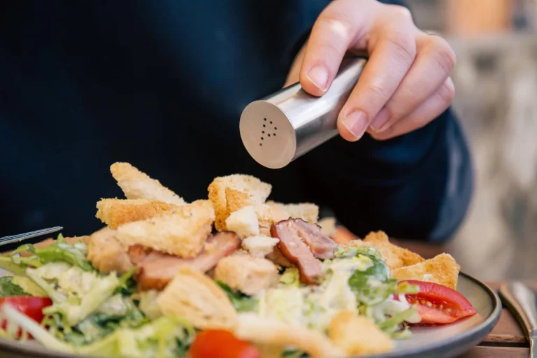 Qué es una dieta baja en sal y cuándo es realmente necesaria