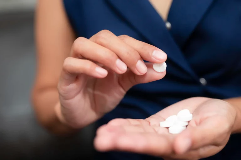 Cómo afectan los antibióticos a la microbiota intestinal y qué hacer para evitarlo